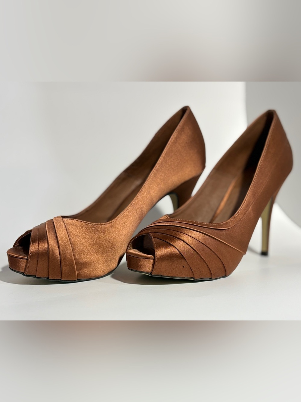 MENBUR Bronze Satin Pleated Peep Toe Platform Pumps Heels EU39 (US8)